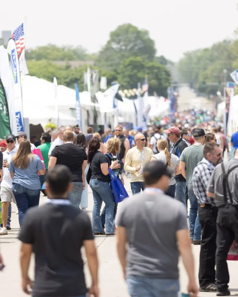 World Pork Expo attendees explore vendors.