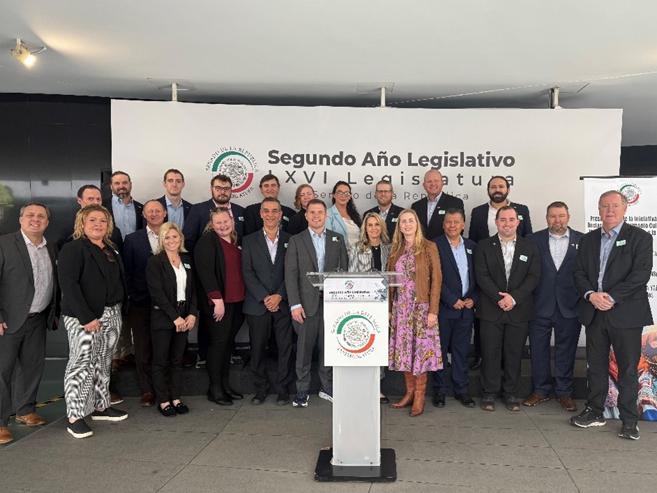 PLI class participants tour the Senate of the Congress of Mexico.
