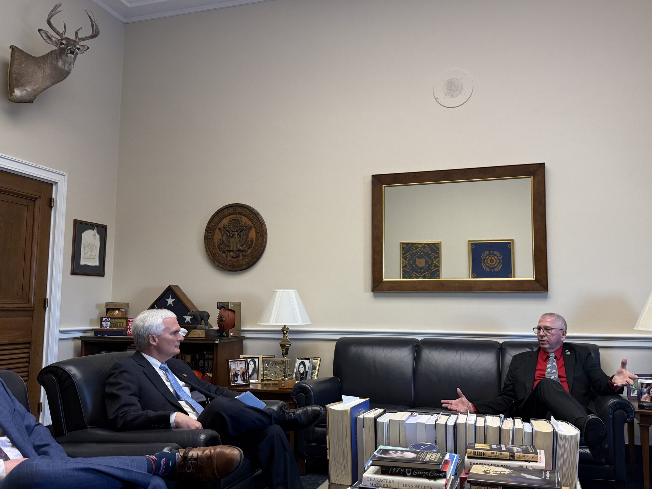 NPPC President Duane Stateler (right) meets with his congressional representative, Bob Latta (R-OH).