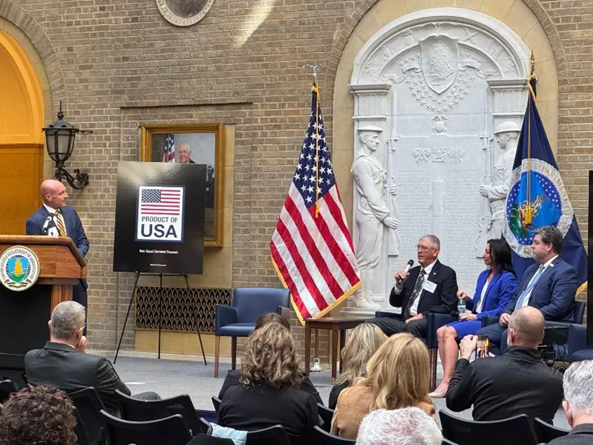 NPPC President Rob Brenneman (holding microphone) discusses the future of agriculture with National Association of Wheat Growers President Jaime Kress and American Soybean Association Vice President Dave Walton. The Ag Day panel was moderated by This Week in Agribusiness’ Mike Pearson (far left).