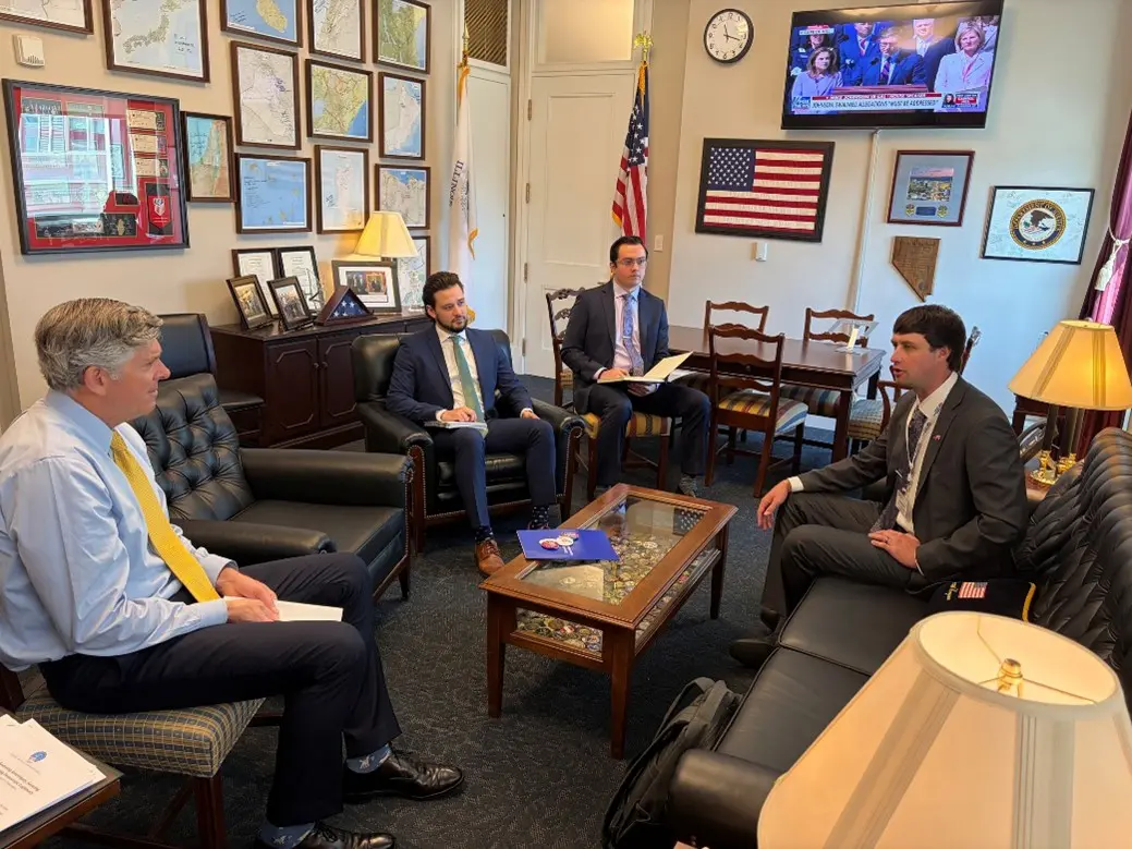 Illinois pork producers discuss Prop. 12 issues with Rep. Darin LaHood (far left).